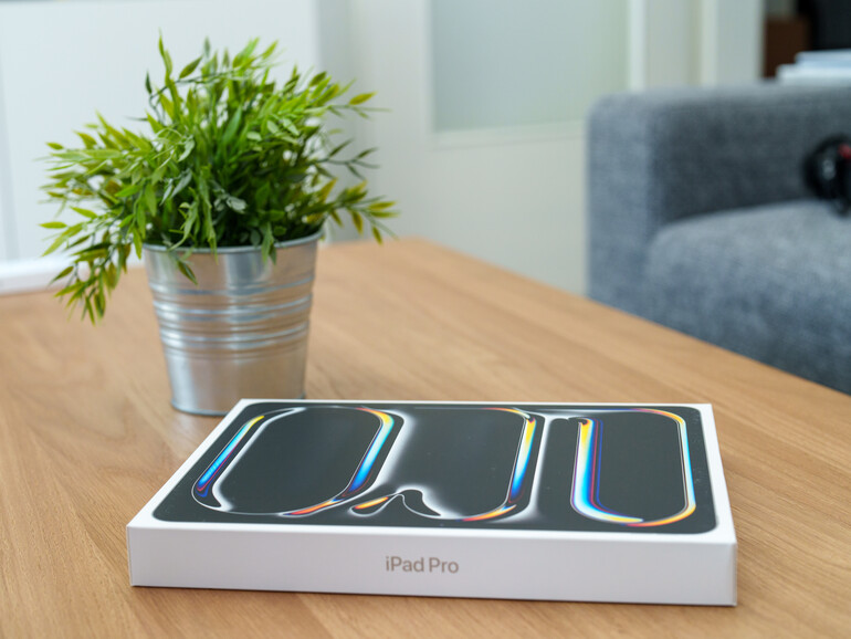 Im Karton steckt neben dem iPad nur noch ein Ladekabel – immerhin mit geflochtener Ummantelung.