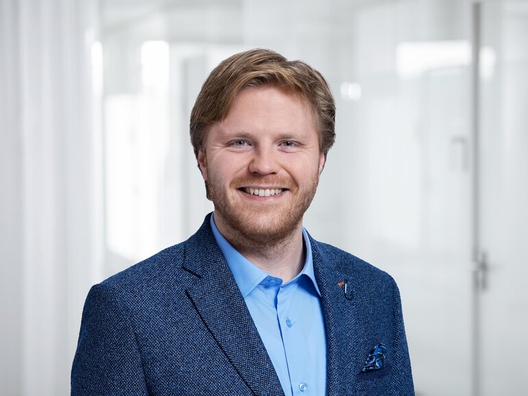 Anand van Zelderen hat in den Niederlanden Psychologie studiert und in Brüssel promoviert.