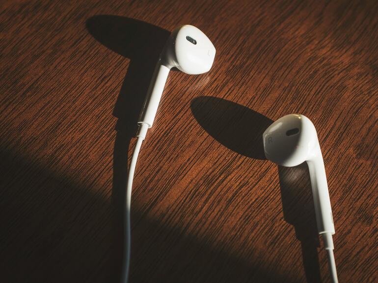 Wenn die Lightning-Kopfhörer nicht funktionieren, könnte es am ausgeschalteten Bluetooth liegen.