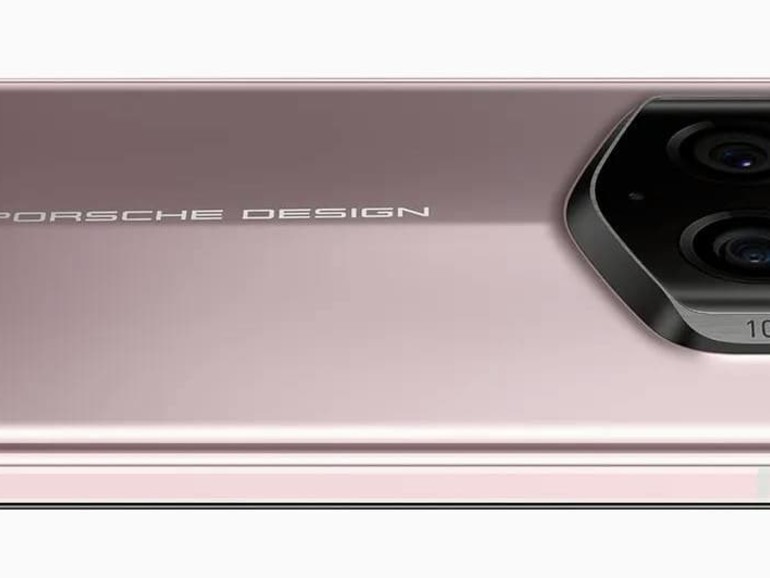 Apple mag das erste Unternehmen sein, das Tandem-OLED-Displays in Tablets einsetzt – bei den Smartphones war Honor schneller: In Zusammenarbeit mit dem Porsche-Design-Team bietet die zu Huawei gehörende chinesische Marke mit dem Magic6 RSR sein Flaggschiff mit der noch jungen Technologie an. Die maximale Helligkeit von dessen 6,8-Zoll-Screen beträgt gar 5.000 Nits. Ganz billig ist das Schmuckstück indes nicht – aber wenn du ohnehin nur mal eben deinen Porsche mit dem passenden Handy ergänzen möchtest, sind 1.900 Euro ja fast schon ein Schnäppchen.