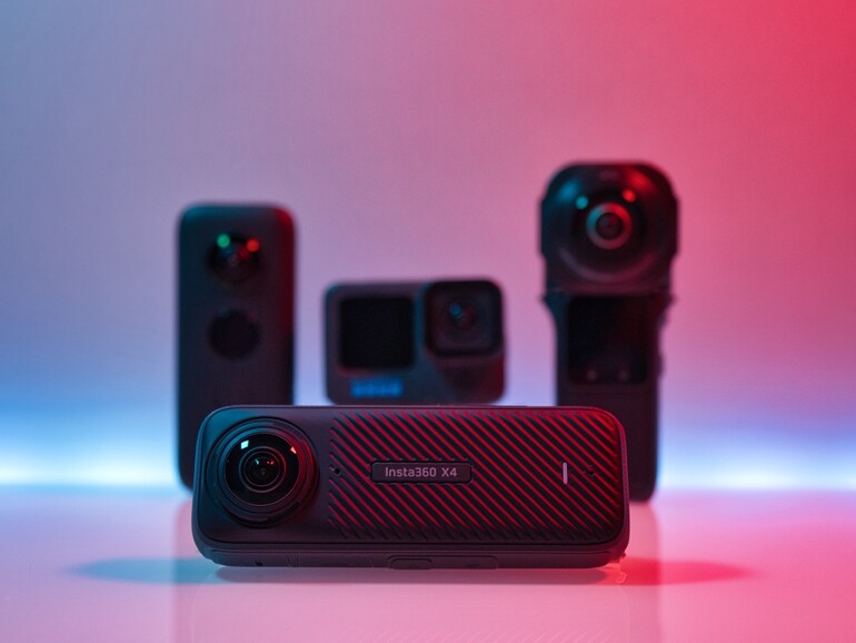 Die Insta360 X4 ist etwas größer und schwerer als ihre Vorgängerin. Nachteil für Besitzer der X3: Deren Zubehör lässt sich beim Umstieg auf die Nachfolgerin weitestgehend nicht mehr verwenden.