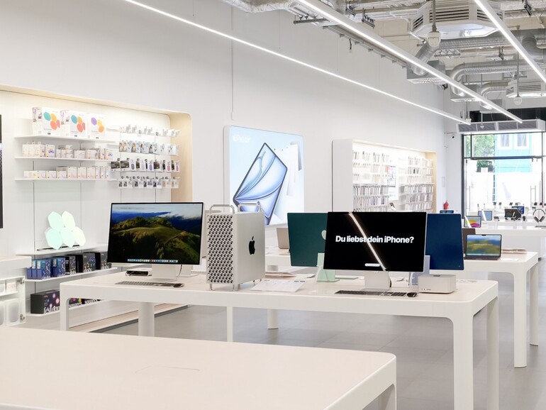 Stylische Atmosphäre: Macs und iPhones shoppen macht in diesem Ambiente doppelt Spaß.