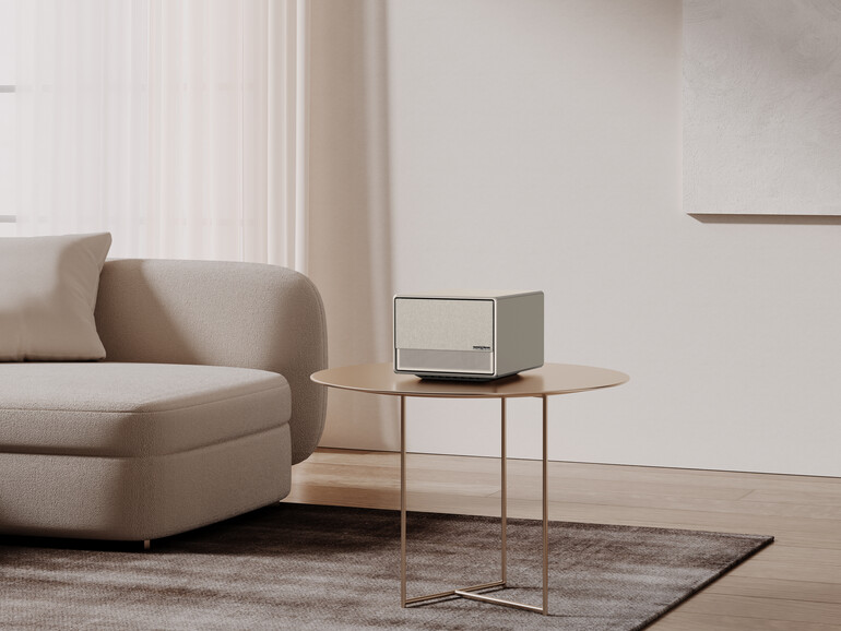 Clever: Die Optik liegt versteckt unter einer motorisierten und mit Stoff bezogenen Verblendung. Ist der Horizon Ultra nicht im Betrieb, fällt er gar nicht als Beamer auf.