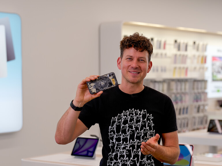 Autsch – so ein plattes iPhone hat man auch bei COMSPOT eher selten zur Reparatur.