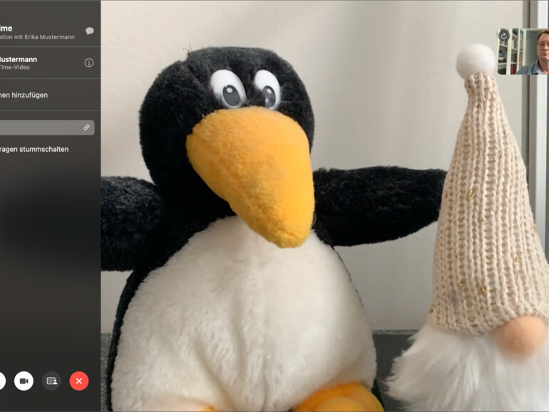 Du kannst über die Seitenleiste weitere Personen hinzufügen, um aus einem Videochat eine Konferenz zu machen.