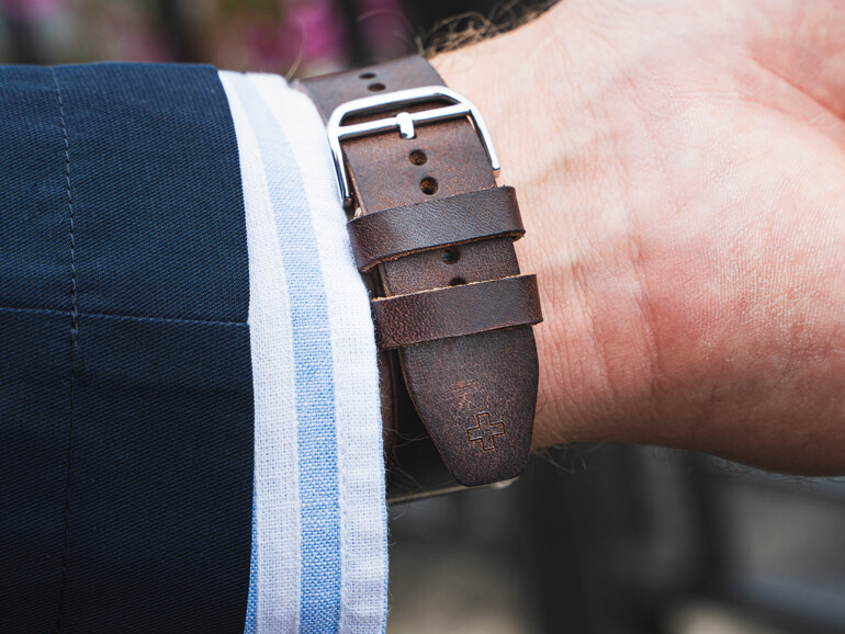 Das Vintage-Band macht seinem Namen alle Ehre. Es besteht aus Italienischem Leder und fühlt sich richtig toll an.