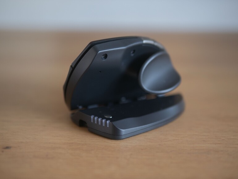 … und wirkt mit ihren vielen Verstellmöglichkeiten wie der Transformer unter den Vertikal-Mäusen. 