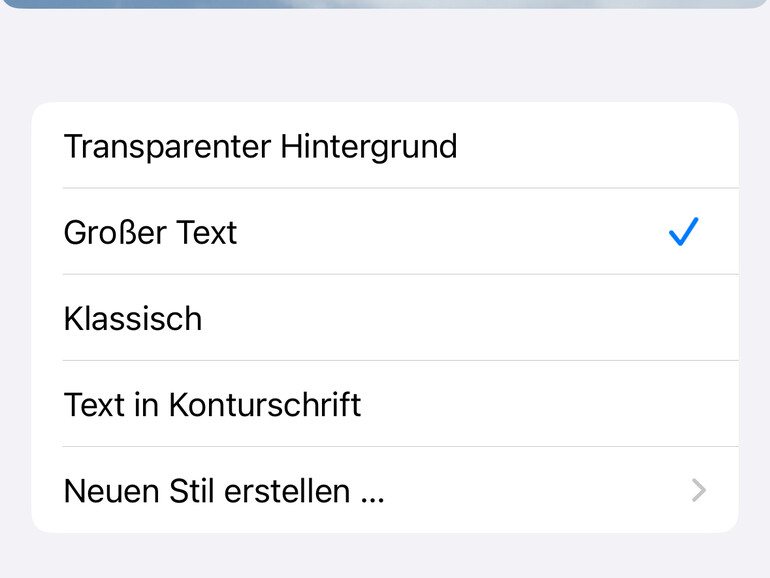 Bei den Bedienungshilfen findest du „Erweiterte Untertitel“ für Medieninhalte, die du nach deinen Bedürfnissen auswählen und anpassen kannst.