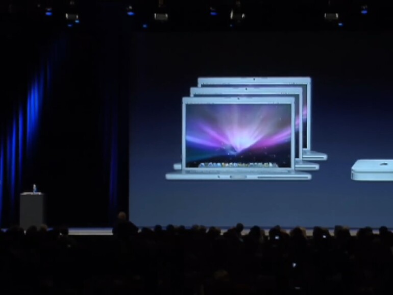 Steve Jobs präsentierte die erste Time Capsule auf der gleichen Keynote-Bühne wie das erste MacBook Air.