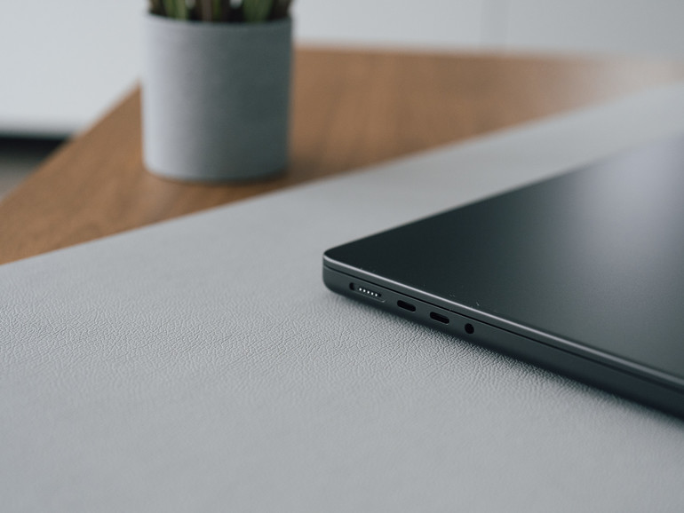 Datenübertragung mit bis zu 120 Gb/s und der Anschluss von bis zu vier externen Displays – die neuen MacBook-Pro-Modelle haben einiges zu bieten!