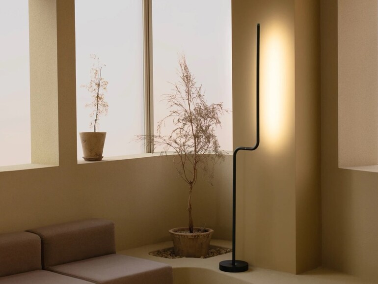 Auch als Stehleuchte mit indirektem Licht macht die Aether eine gute Figur.