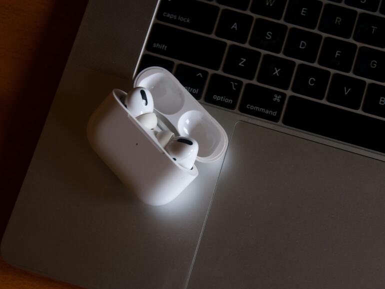 Apple veröffentlicht erstmals eine Anleitung, wie du die Firmware der AirPods manuell aktualisieren kannst.