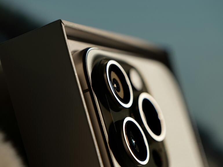 Apple Intelligence schaltet sich nach dem Update ungefragt wieder ein.