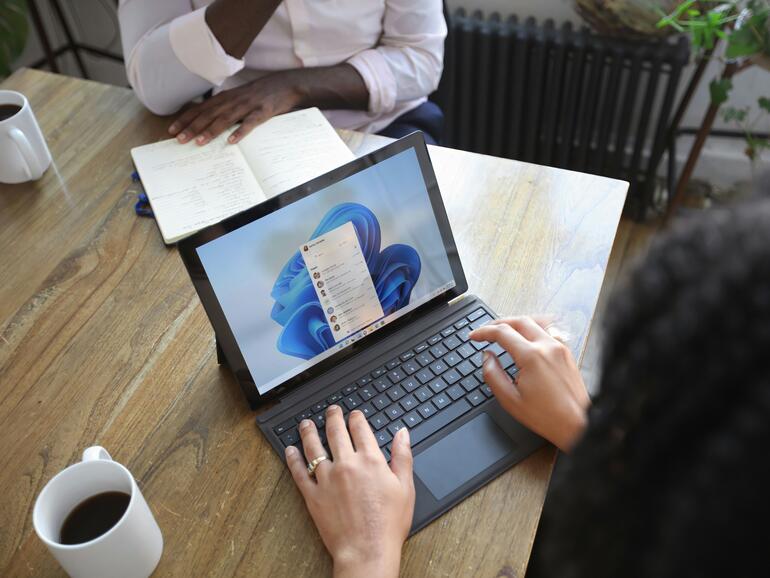 Microsoft bringt Copilot auf den Mac. In Windows 11 ist die KI-Assistenz bereits enthalten.