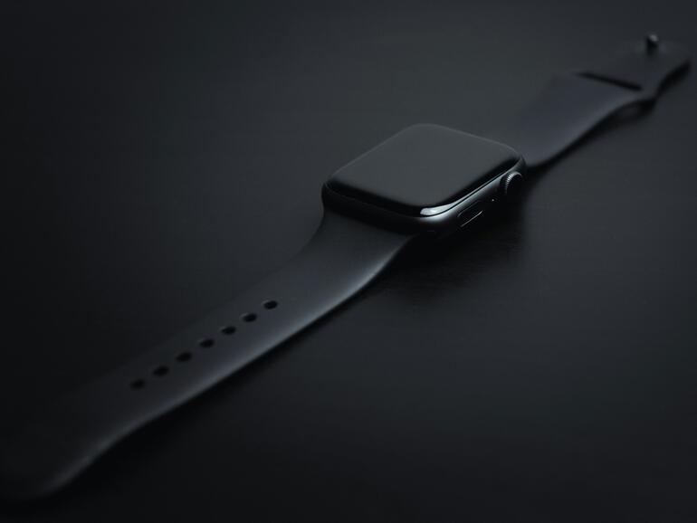 Apple muss sich einer Sammelklage stellen. Der Vorwurf: Tricks beim Erreichen der CO2-Neutralität der Apple Watch.