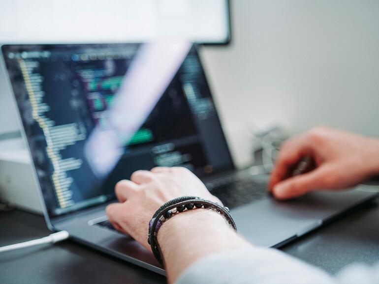 Swift Assist sollte Entwicklern die Arbeit erleichtern – aber bislang fehlt davon noch jede Spur.