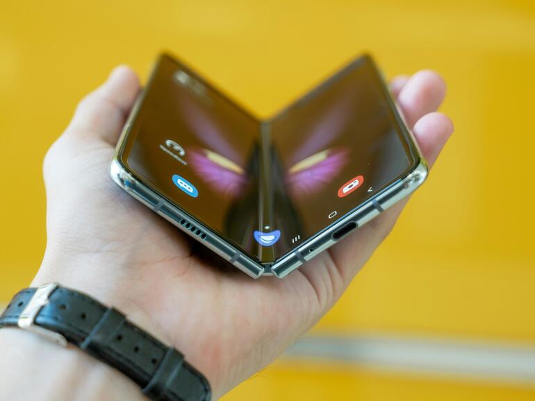 Apple will sich ebenfalls an faltbaren Geräten versuchen. Das iPhone soll dabei ähnlich wie das Samsung Galaxy Fold werden.