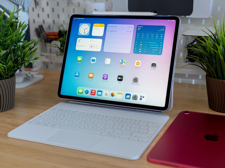 Der M3-Chip bringt beeindruckende Leistung ins iPad Air. Gegenüber dem Vorgängermodell fällt das Mehr jedoch zu gering aus, um ein Upgrade zu rechtfertigen. Kaufempfehlung: Erstmaliger Kauf des iPad Air oder Upgrade eines noch älteren Modells.