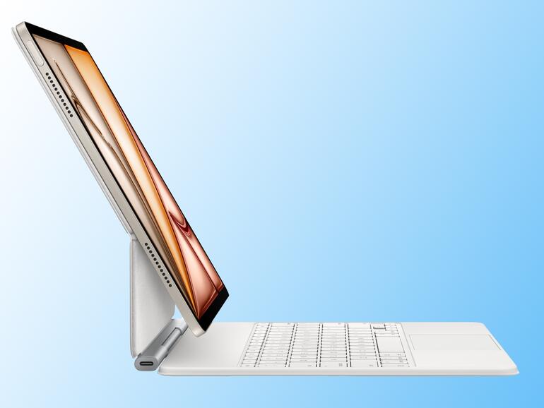 Mit dem M3-Chip läuft Logic Pro auf dem iPad Air so flüssig und schnell wie nie – Kreative profitieren von der enormen Rechenleistung!
Die Basis des neuen Klappmechanismus ist nun oval statt rund – bietet aber weiterhin einen Ladeport.