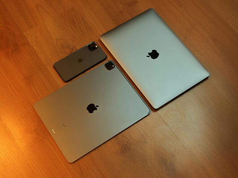 Vorerst gibt es keinen überdimensionalen Zoll-Hammer für Tech-Produkte in den USA – vorerst, wie Trump und sein Wirtschaftsminister betonen.