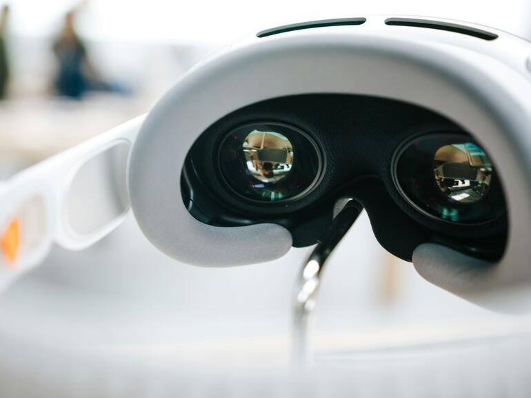 Ähnlich wie beim iPad soll auch die Apple Vision Pro kleiner und leichter gemacht werden – mit einem Air-Modell.