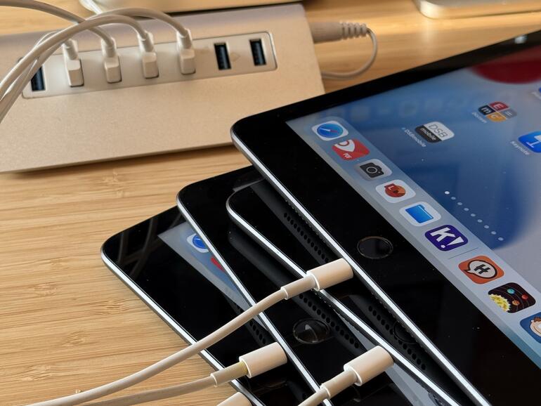 Ein Nachteil: Alle Geräte müssen per Kabel an den Mac angeschlossen werden.