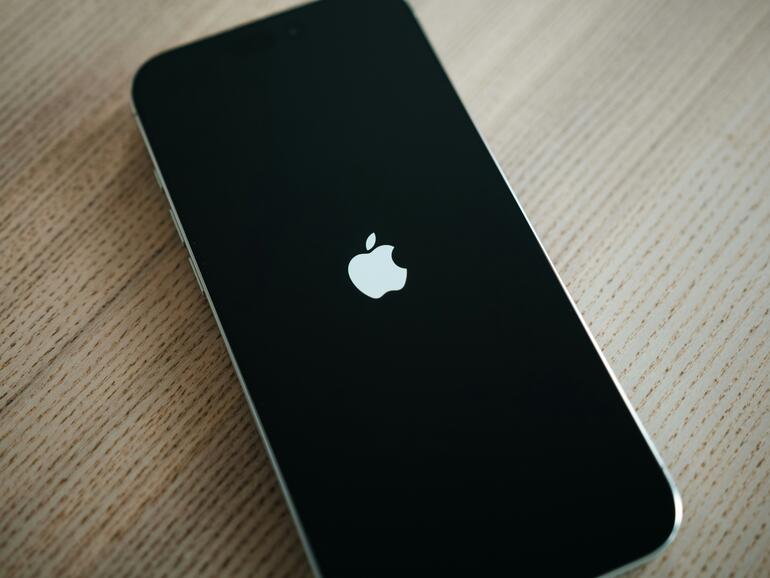 Zum 20. Jubiläum will Apple das iPhone um Störfaktoren auf dem Bildschirm befreien.