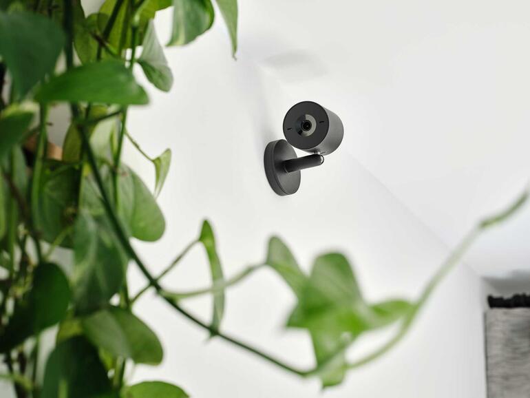 Dank des neuen Designs kann die Kamera jauch an der Wand und sogar überkopf an der Decke angebracht werden.