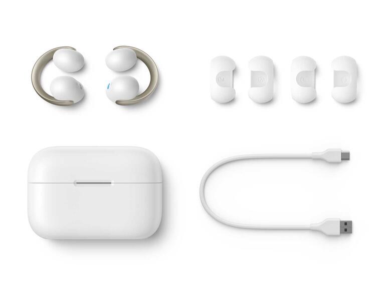 Das Ladecase hält Energie für weiter 24 Stunden bereit. Gegen übermäßiges Rutschen der AeroClip helfen optionale Silikonüberzüge.