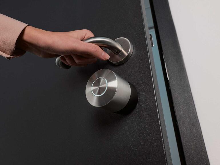 Das neue Nuki Pro kommt ohne den klobigen Akku-Kasten aus.