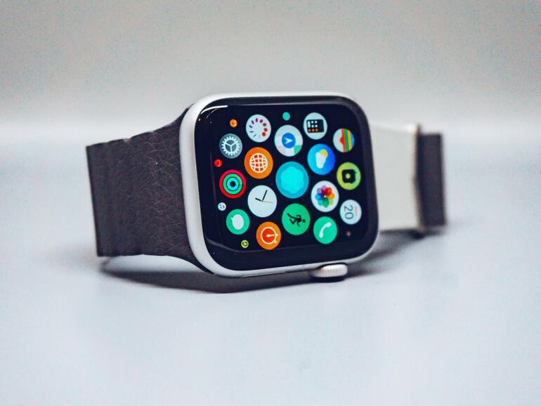 Die Apple Watch kriselt. Zwar dominiert die Smartwatch den Markt noch, aber das Interesse ging zuletzt spürbar zurück.