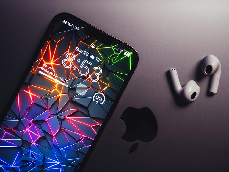 Ist das iPhone ein Auslaufmodell? Laut Eddy Cue könnte der Nutzen wegen KI stark sinken.
