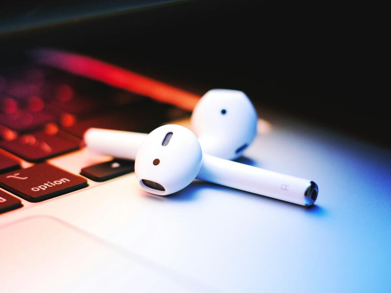 AirPods dominieren weiterhin bei kabellosen Kopfhörern.