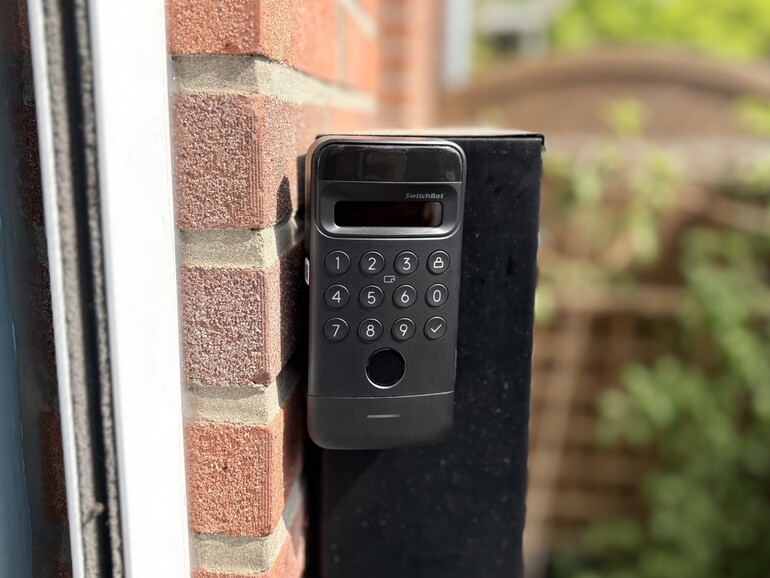 … und das Keypad Vision mit Gesichtserkennung.
