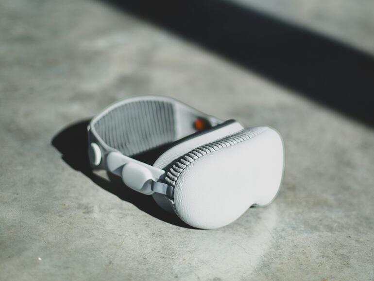 Ein ehemaliger Mitarbeiter von Apple soll kurz vor seinem Wechsel zu einem Konkurrenten massenhaft interne Dokumente zur Apple Vision Pro mitgehen lassen haben.