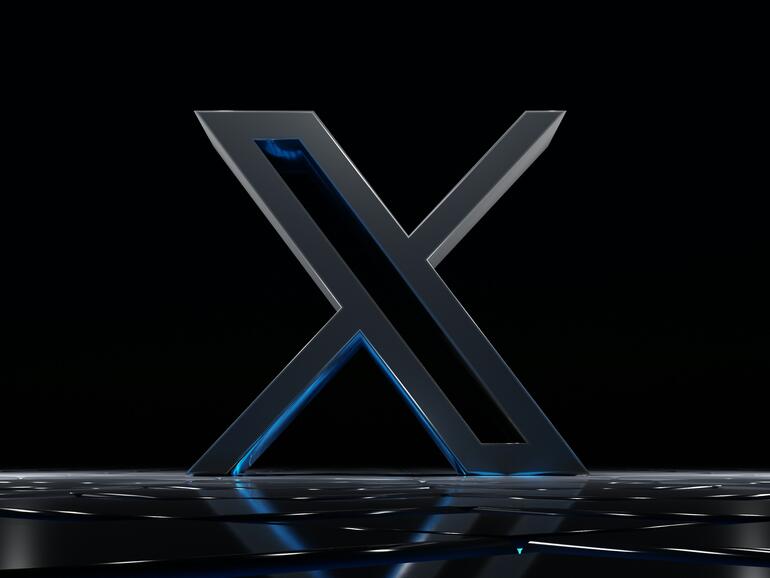 Elon Musk verklagt Apple