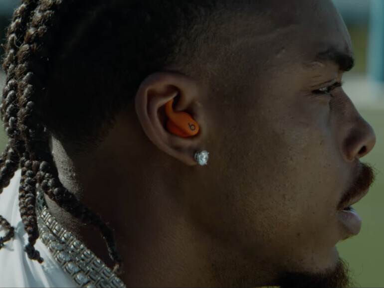 Beats spielt auf neue Kopfhörer an.