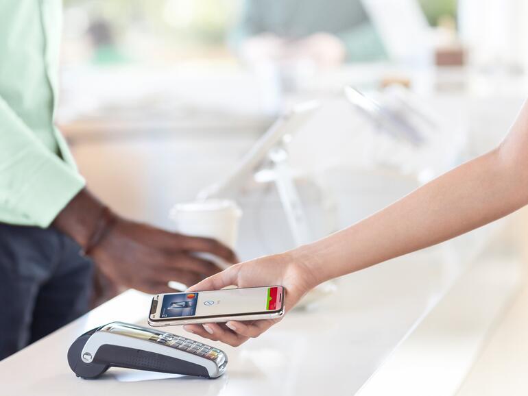 Der große Vorteil von Apple Pay und Google Play: Geschäfte brauchen keine eigene Hard- und Software dafür. It just works.