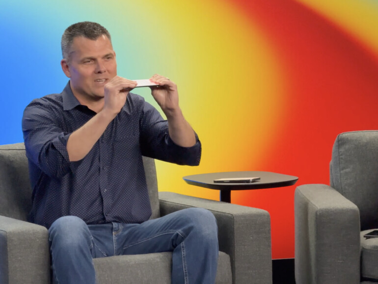 Wird es sich verbiegen? Journalisten versuchen Bendgate auf dem iPhone Air nachzustellen – und Apple schaut zu.