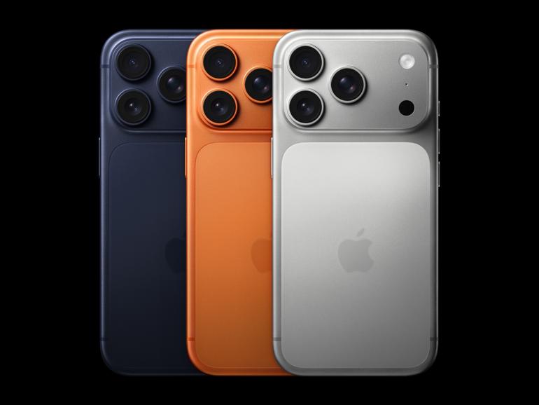 Dunkelblau, Orange, Silber: Erstmals gibt es ein iPhone Pro nicht in Schwarz oder Dunkelgrau. Shocking!
