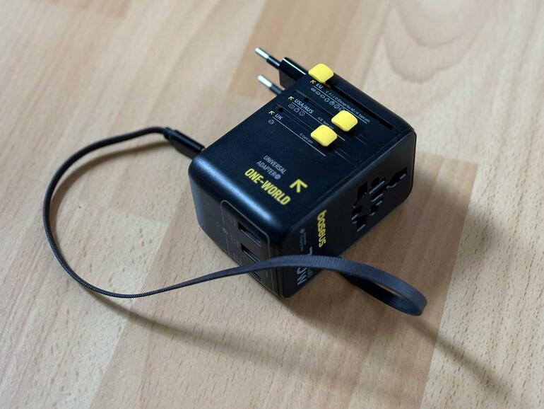 Der Reise-Ladeadapter EnerCore CG11 von Baseus lädt all Ihre Geräte (fast) überall auf der Welt.