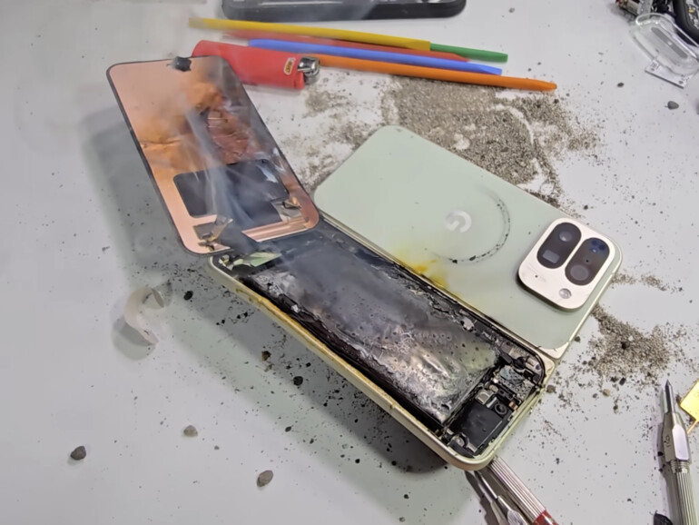 Beim Biegetest in Flammen aufgegangen: Der Akku des Google Pixel 10 Pro Fold hat eine klare Meinung zu Belastungstests.
