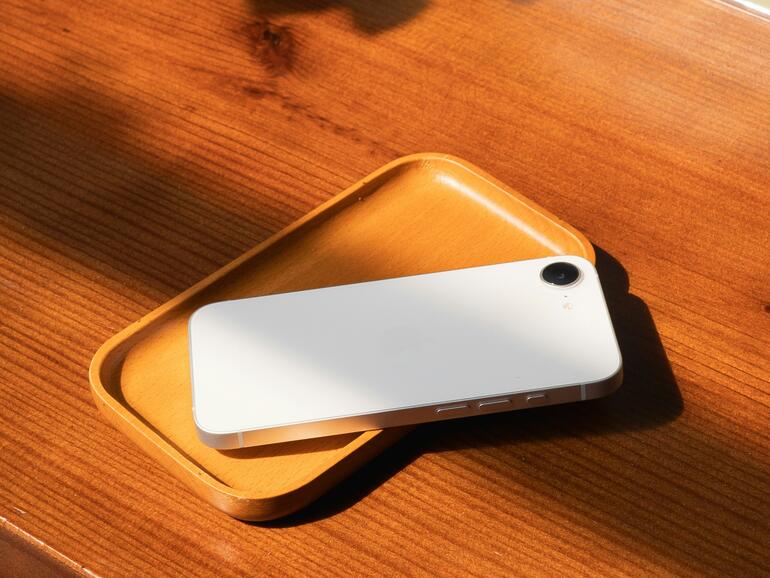 Schlankere Display-Ränder sollen ein neues „Feature“ des iPhone 17e werden.