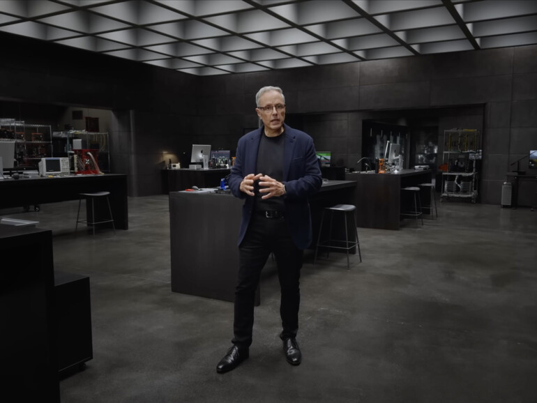 Johny Srouji bei einem Auftritt in einer Keynote