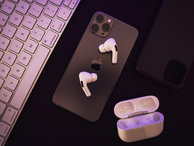 Apple veröffentlicht Firmware-Updates für aktuelle AirPods Pro.