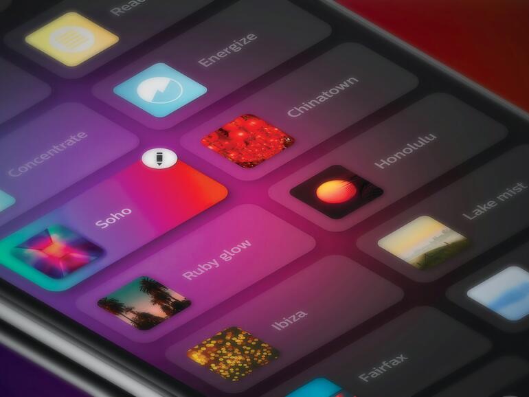 Wenn du eine Hue Bridge besitzt, kannst du deine Hue-Lampen sowohl mit der Hue-App für iPhone und iPad als auch über Apples Home-App steuern.