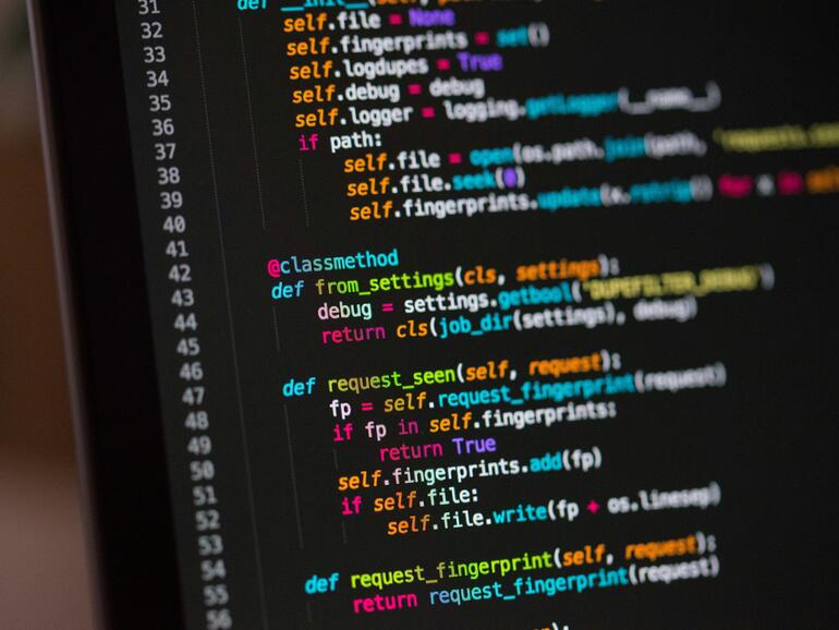 Die indische Regierung fordert Zugriff auf den Quellcode von iOS und anderen Smartphone-Betriebssystemen – die Hersteller wehren sich.