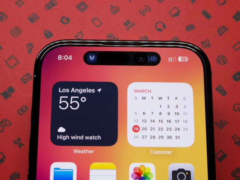 Was geschieht mit dem Dynamic Island? Wenn Face ID unter den Bildschirm kommt, entfällt zumindest die technische Notwendigkeit des Ausschnitts.