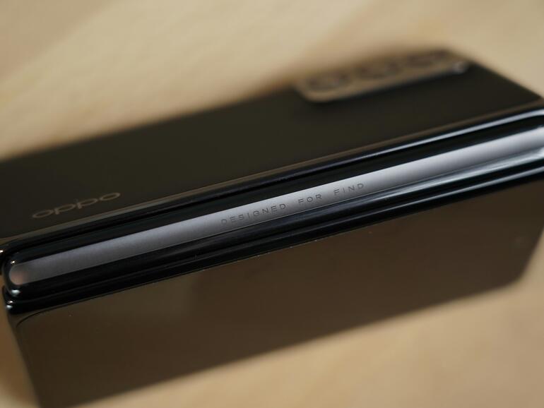 Faltbare Smartphones gibt es bereits – Apple will sich nun an einem faltbaren iPhone versuchen.