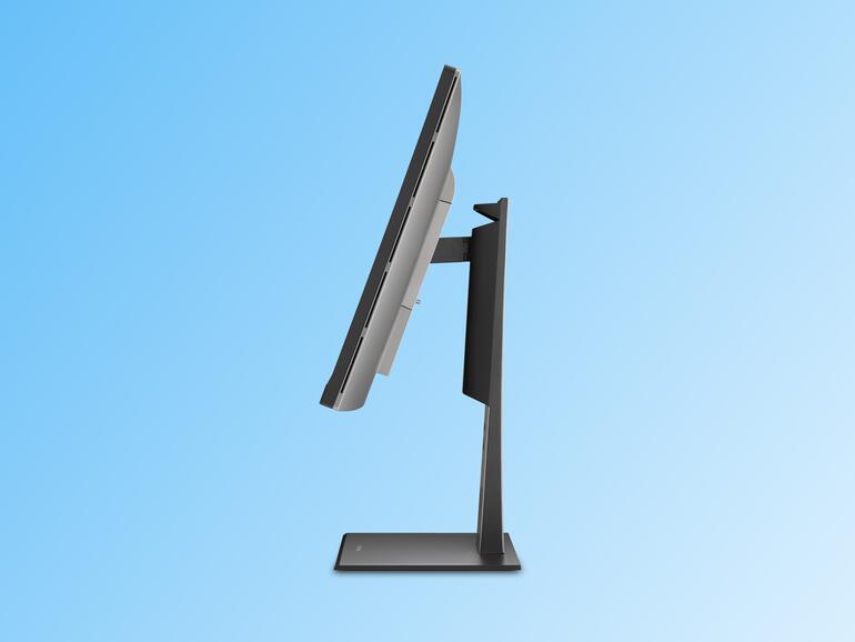 Der farbkalibrierbare Bildschirm hat einen sehr flexibel einstellbaren Standfuß mit Höhen- und Seitenverstellung, auch das Display selbst kann gekippt werden.